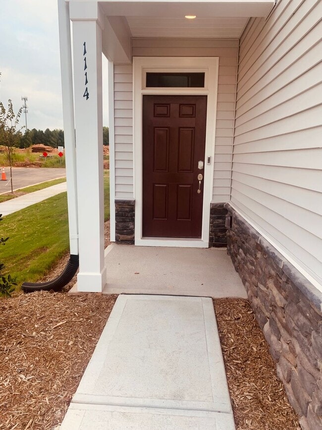 Building Photo - BRAND NEW TOWNHOME! 2 CAR GARAGE. SCREENED IN PORCH. MODERN KITCHEN. OPEN CONCEPT LIVING. BONUS ROOM