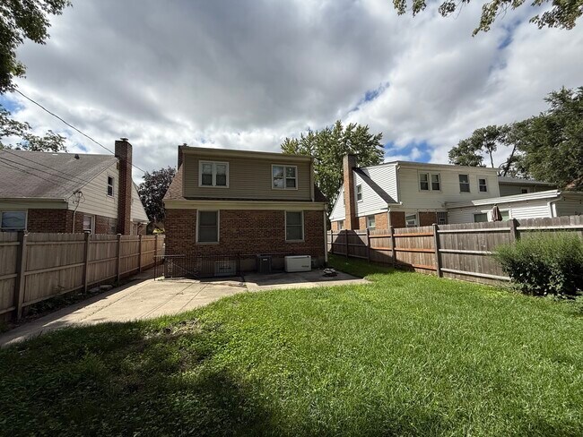 Building Photo - 805 Norfolk Ave