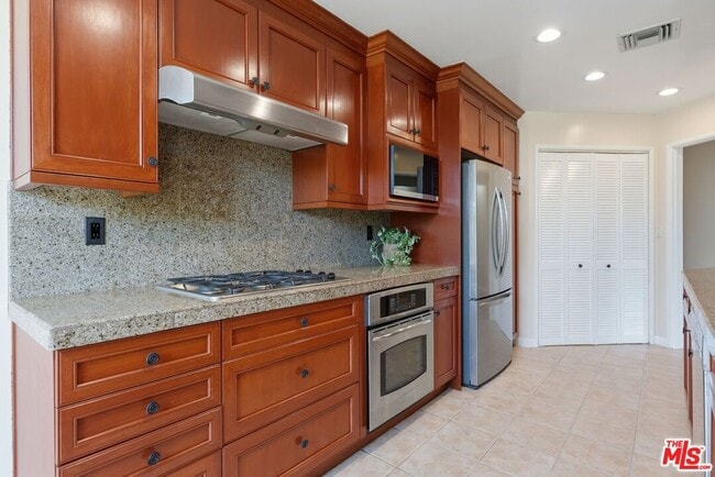 Building Photo - 1315 S Roxbury Dr