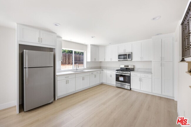 Building Photo - 11140 Gaviota Ave