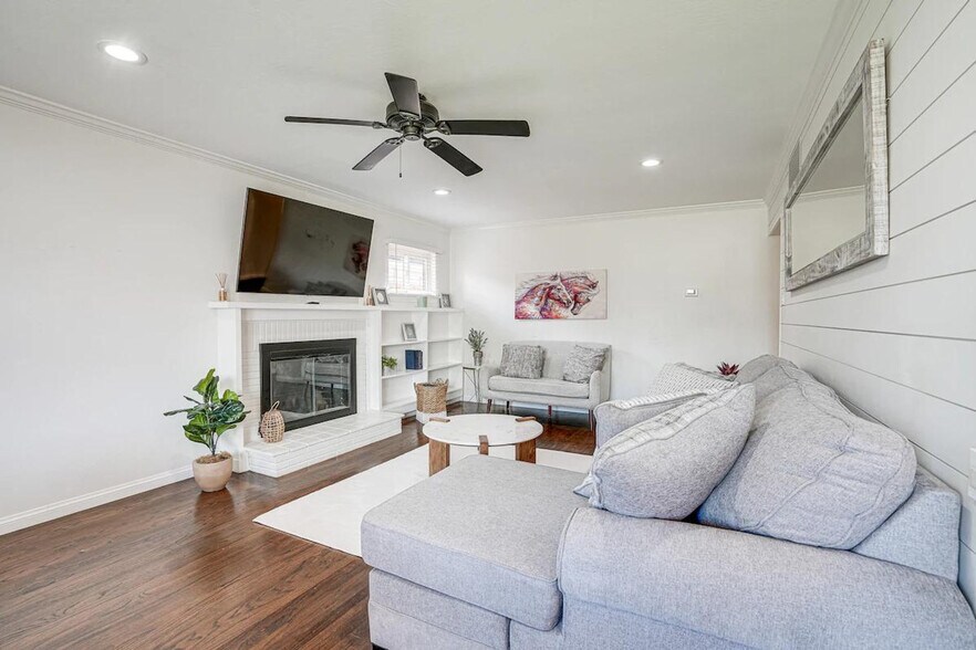 Building Photo - 1338 Thais Ln