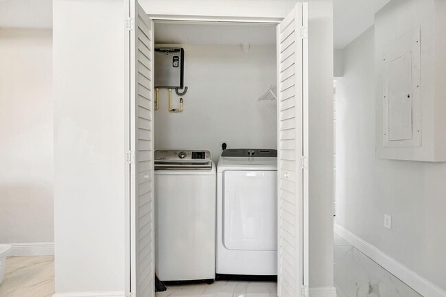 Building Photo - 1911 Cypress Ave