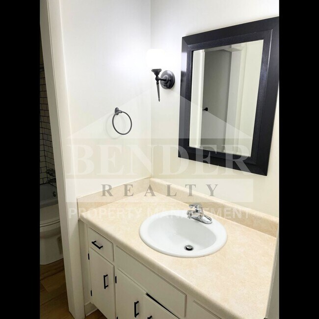 Building Photo - DUPLEX IN THE CITY