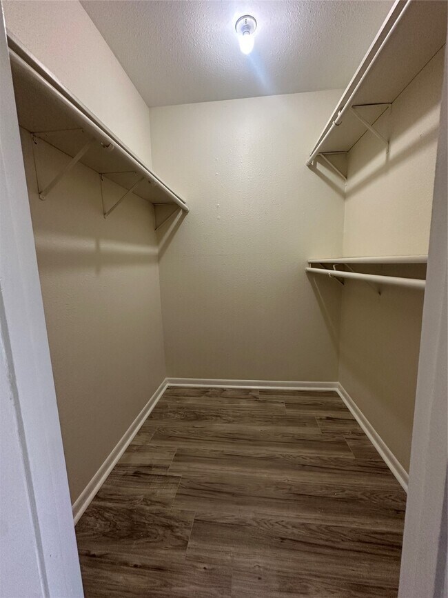 Building Photo - 8421 Hearth Dr