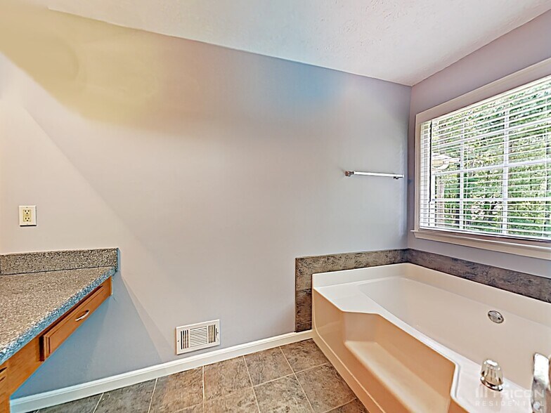 Building Photo - 793 Nottingham Dr