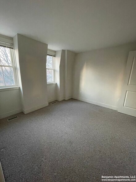 Building Photo - 108 2nd St