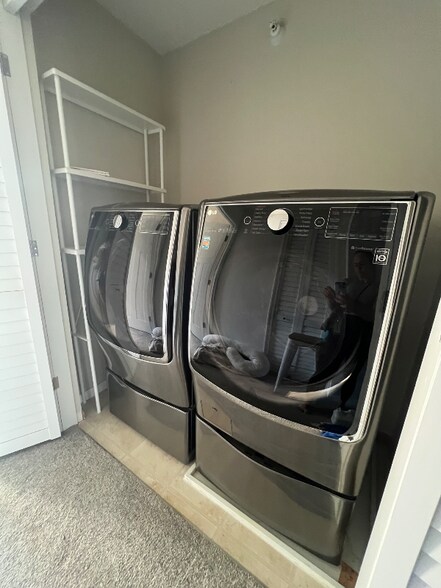 Building Photo - 6841 Narcissus Ln N