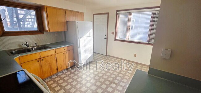 Building Photo - 714 W Kiernan Ave