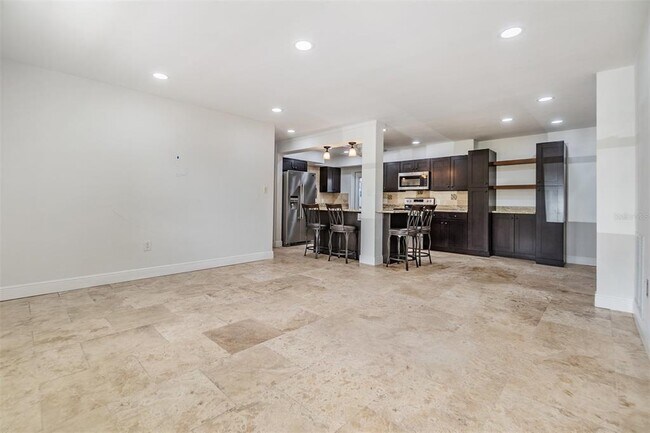 Building Photo - 954 Dumont Dr