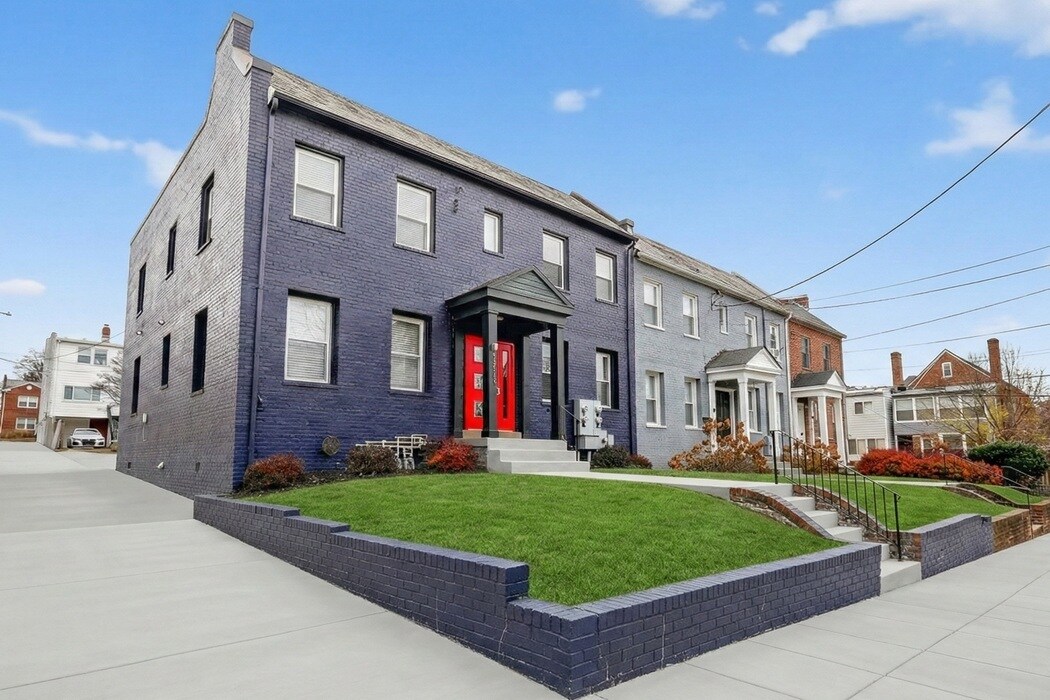 Building Photo - 5619 1st Pl NW