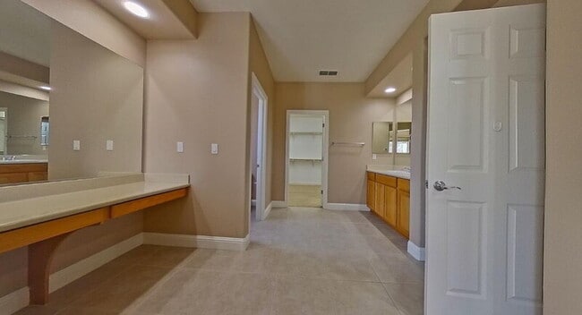 Building Photo - 1692 Woodhaven Cir