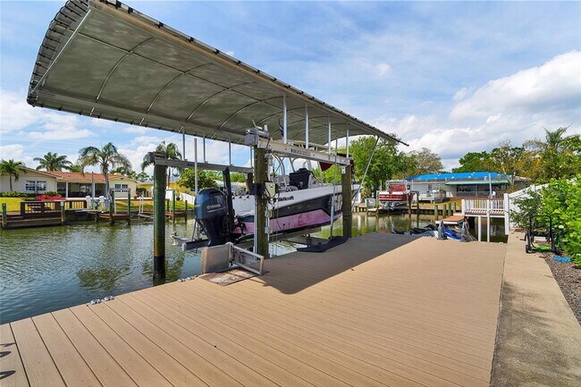 Building Photo - 3944 Doral Dr