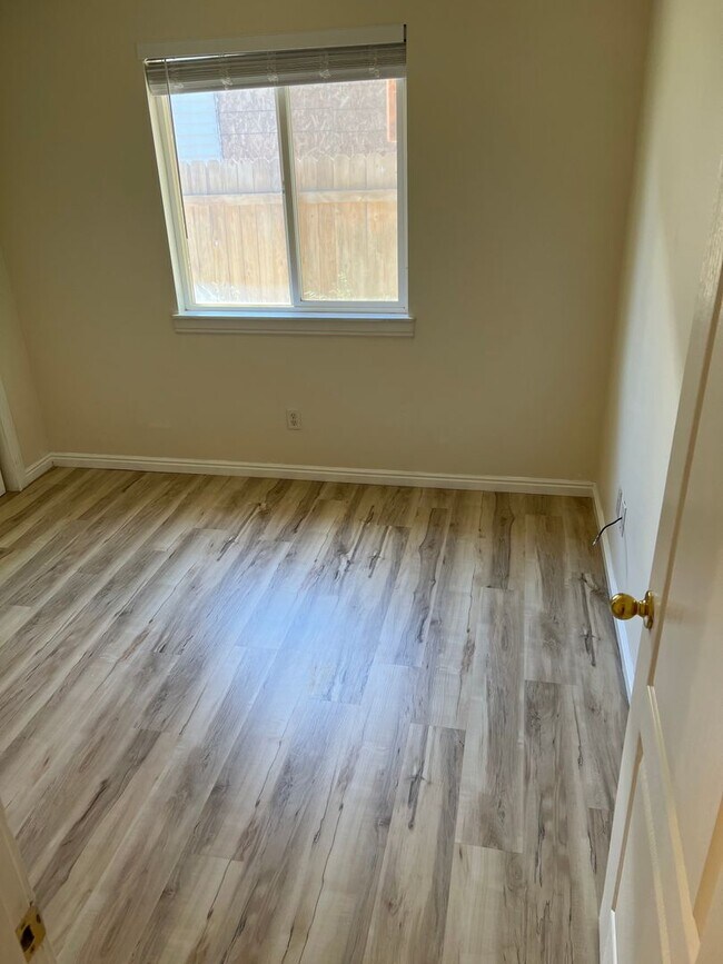 Building Photo - Holly St. - 1307/1309