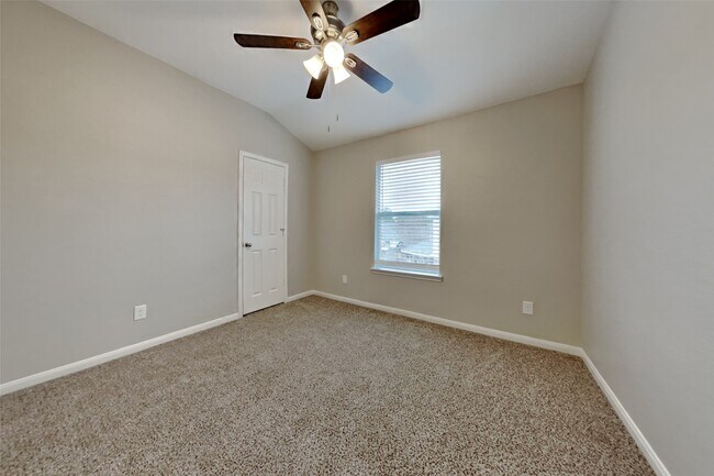 Building Photo - 21405 Surrey Glen Ct