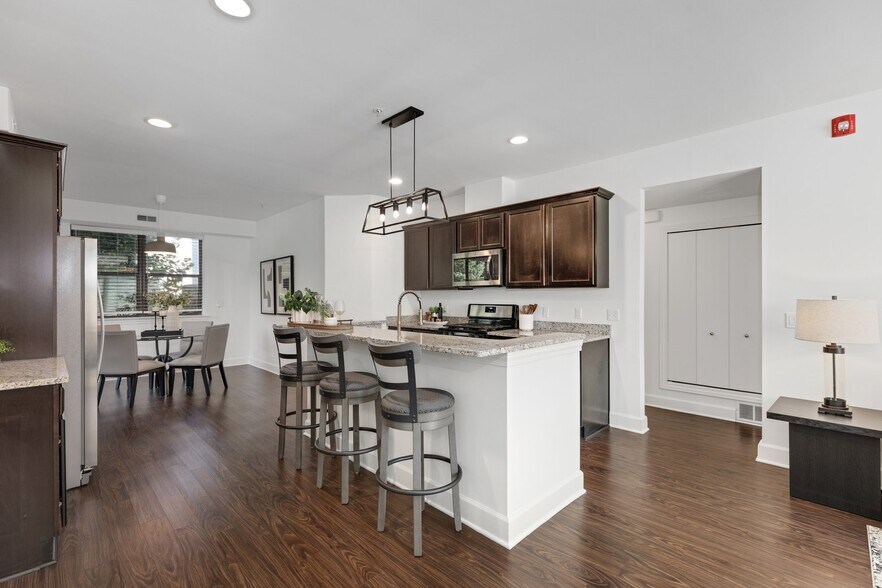 Building Photo - 1250 Diamond Ct