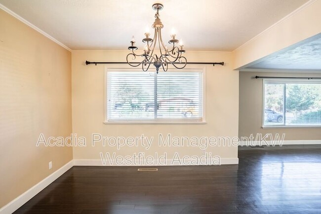 Building Photo - 542 150 E