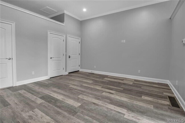 Building Photo - 27 Main St