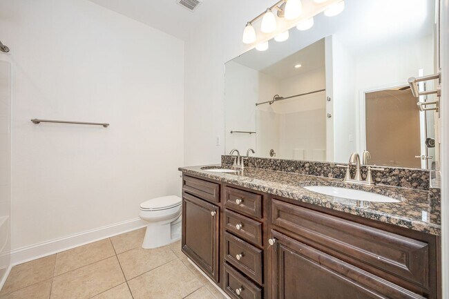 Building Photo - Charming Home Move-in Ready!