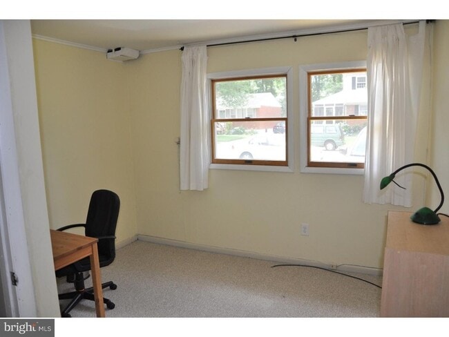 Building Photo - 924 Kenilworth Ave
