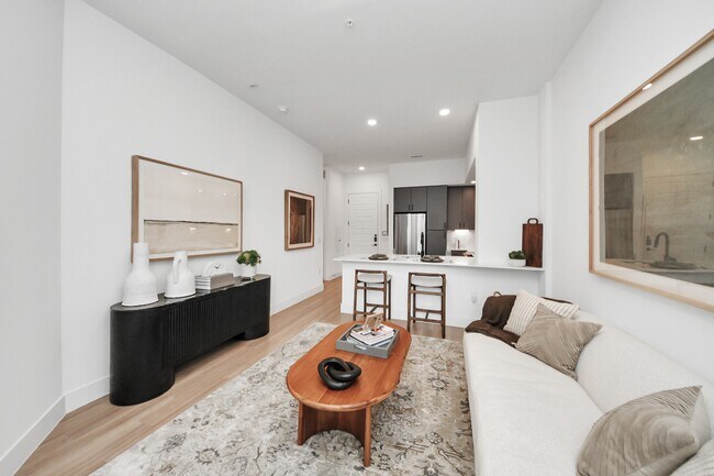 Building Photo - 15635 Memorial Dr