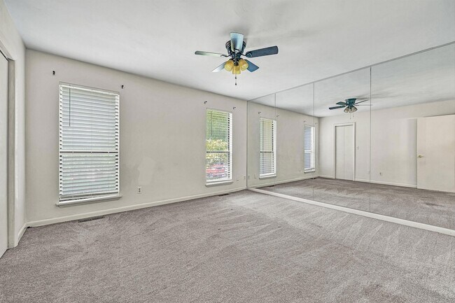 Building Photo - 7007 Oak Ct
