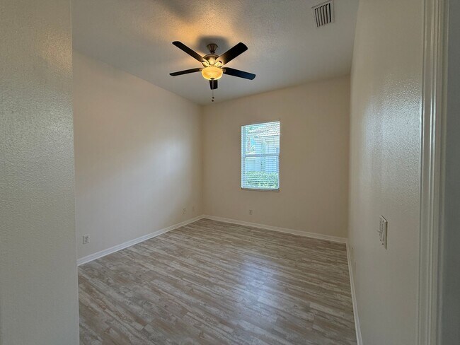 Building Photo - 4 Bedroom 3 Bath Single Family Home Laurel...