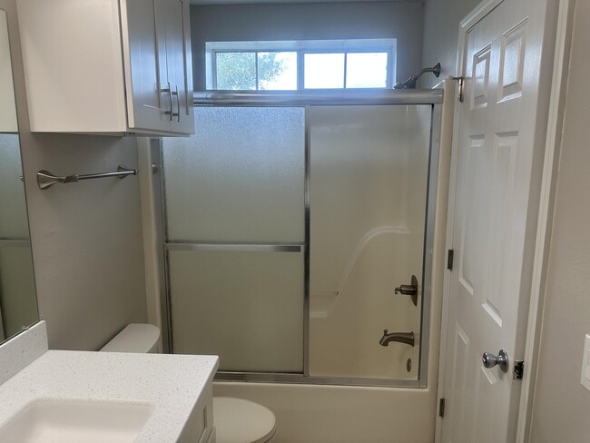 Building Photo - 2703 Bay Club Dr