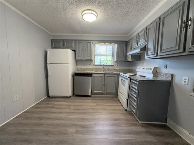 Building Photo - 1611 Voirin Rd