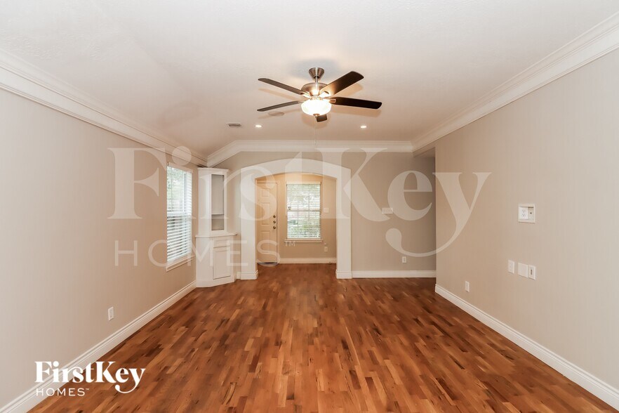 Building Photo - 13531 High Banks Ln