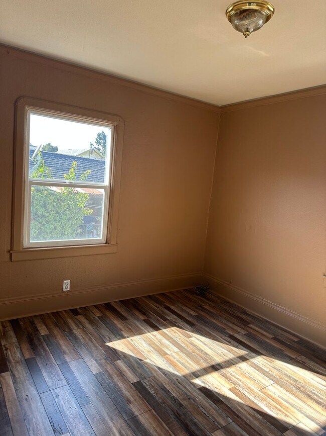 Building Photo - 1920-1920 Crosby Ave