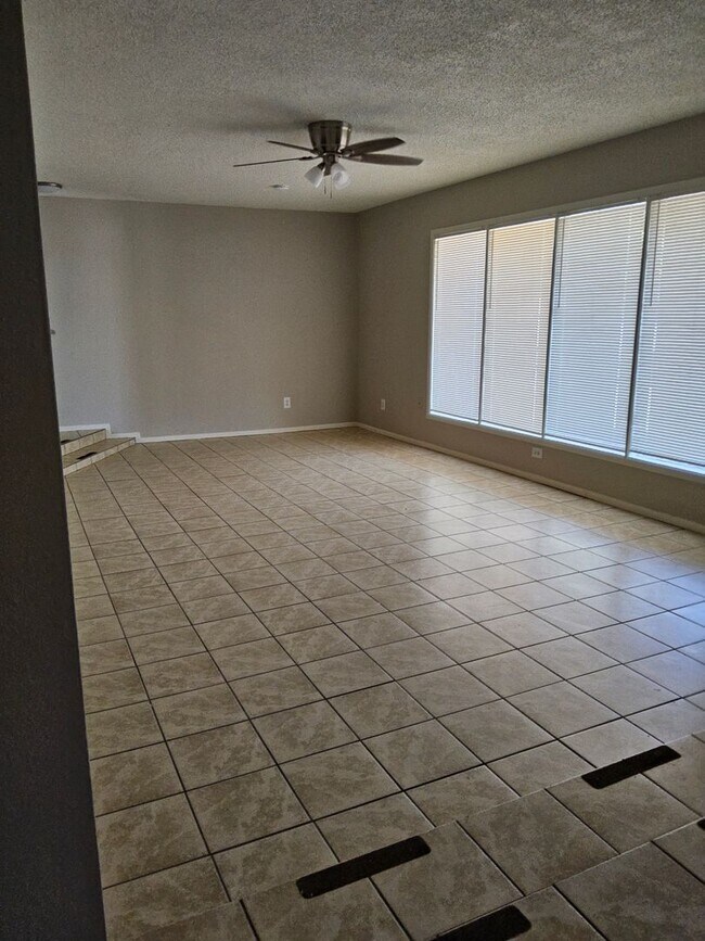 Building Photo - 3 Bedroom 2 Bath Home for Rent