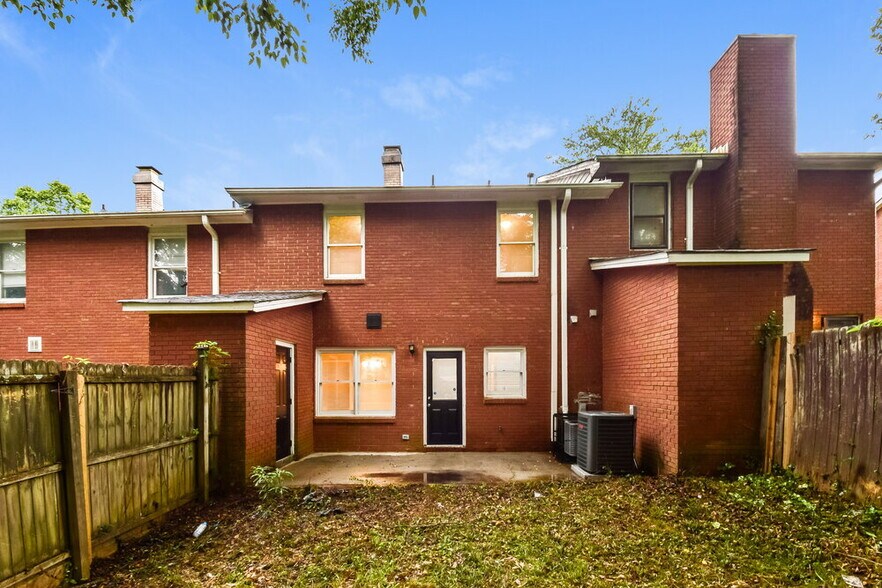 Building Photo - 988 Park Gate Pl