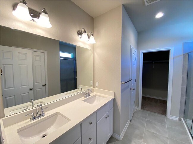 Building Photo - 5904 Daly Dr