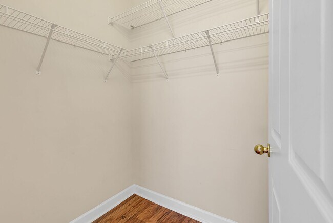 Building Photo - Spacious 2 Bed / 2 Bath Condo in Carolina ...
