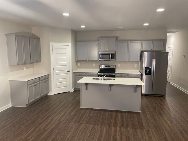 Building Photo - Home for Rent in Oak Grove, AL!!! Available to View Now!