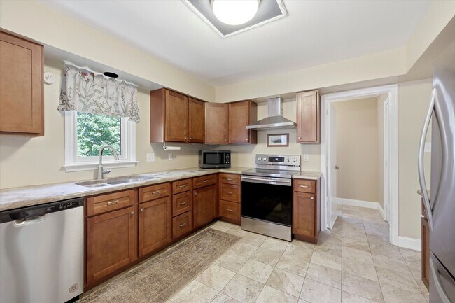 Building Photo - 3B/2.5B Single Family Home In West Chester With Private Back Yard!