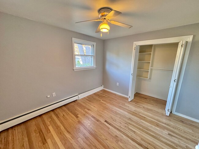 Building Photo - Renovated Single Family 3 Bed / 2.5 Bath w...