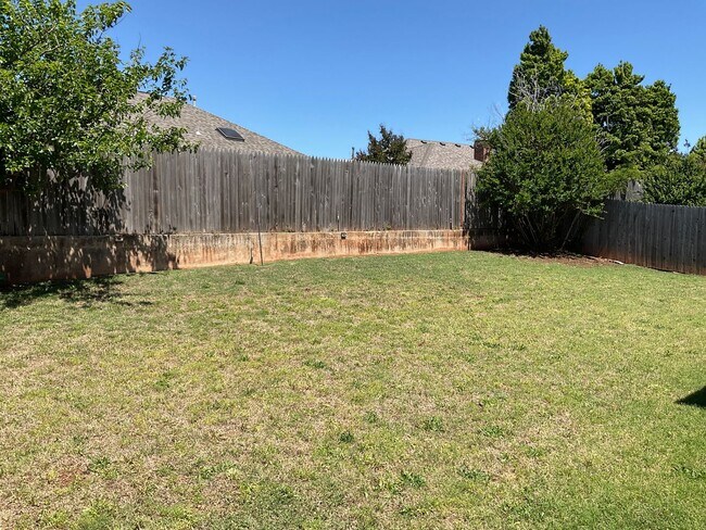 Building Photo - 5524 Woodmont Dr