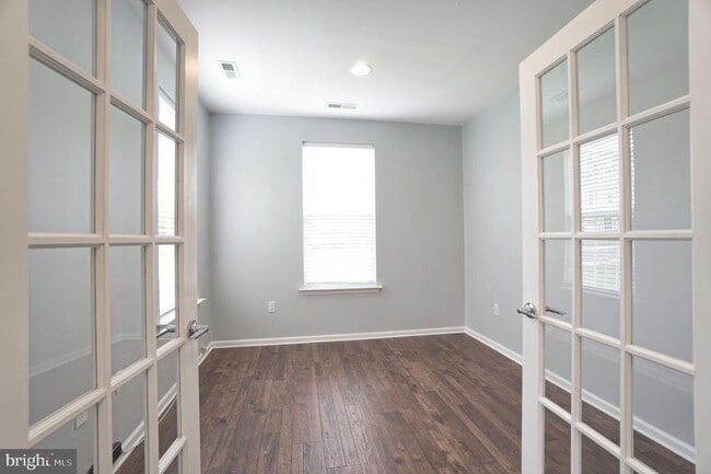 Building Photo - 1003 Chapman Cir