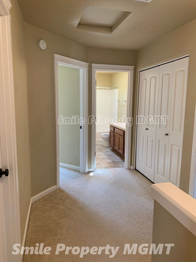 Building Photo - NEW Carpet