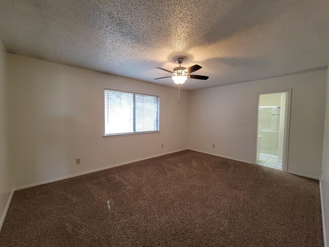 Building Photo - 7716 Iroquois Dr