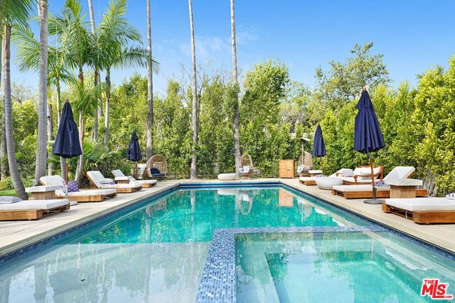 Building Photo - 9451 Sunset Blvd