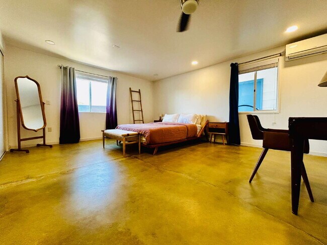 Building Photo - Gorgeous Home Surrounded by Panoramic Views