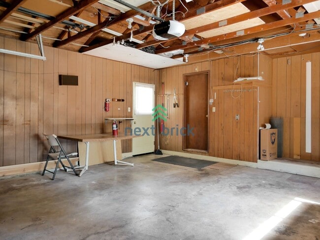 Building Photo - 3 Bedroom 2 bathroom Home for Rent!