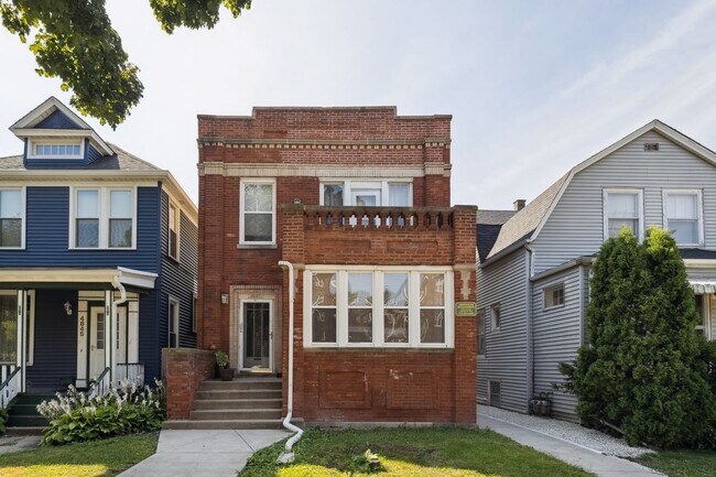Primary Photo - 4847 W Hutchinson St