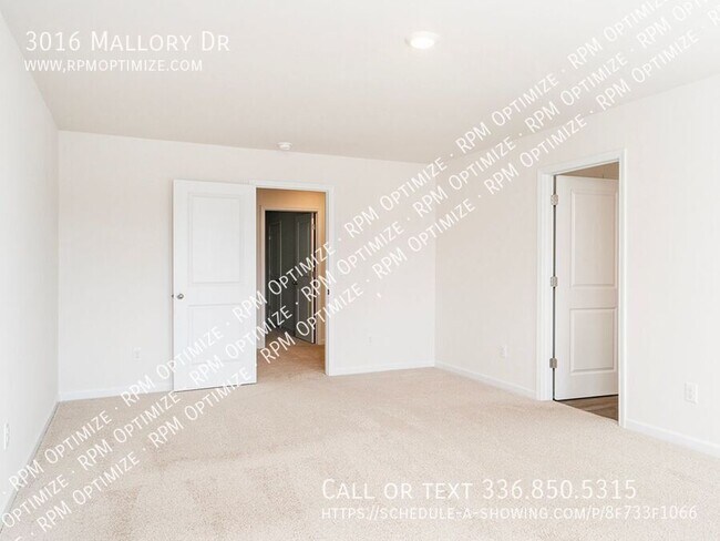 Building Photo - 3016 Mallory Dr