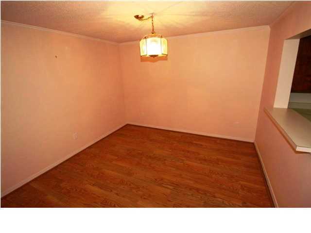 Building Photo - 2/2.5 Townhome Close to USA campus