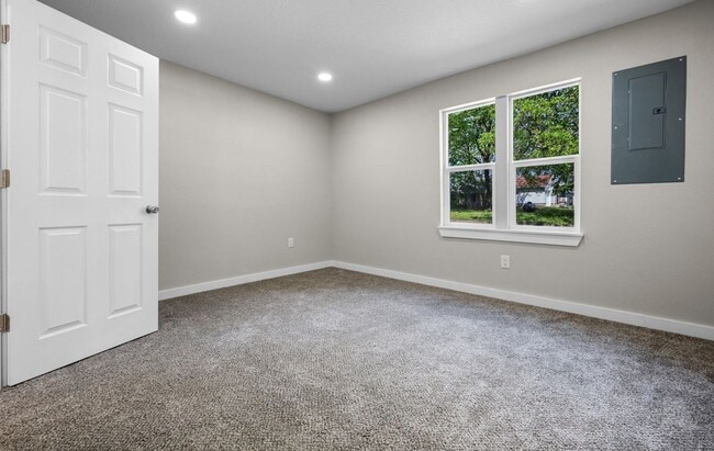 Building Photo - FIRST MONTHS RENT IS FREE! Beautiful remodeled home in Bolivar located near the square! 3 bedroom...