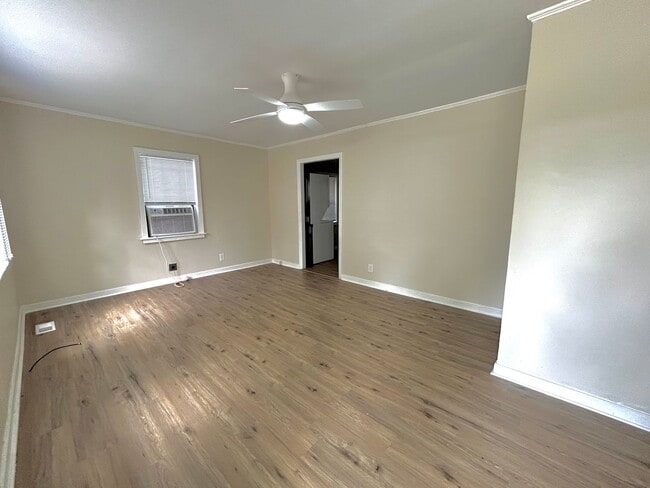 Building Photo - Beautifully remodeled 2-bedroom, 1-bathroom home with a perfect blend of comfort and convenience