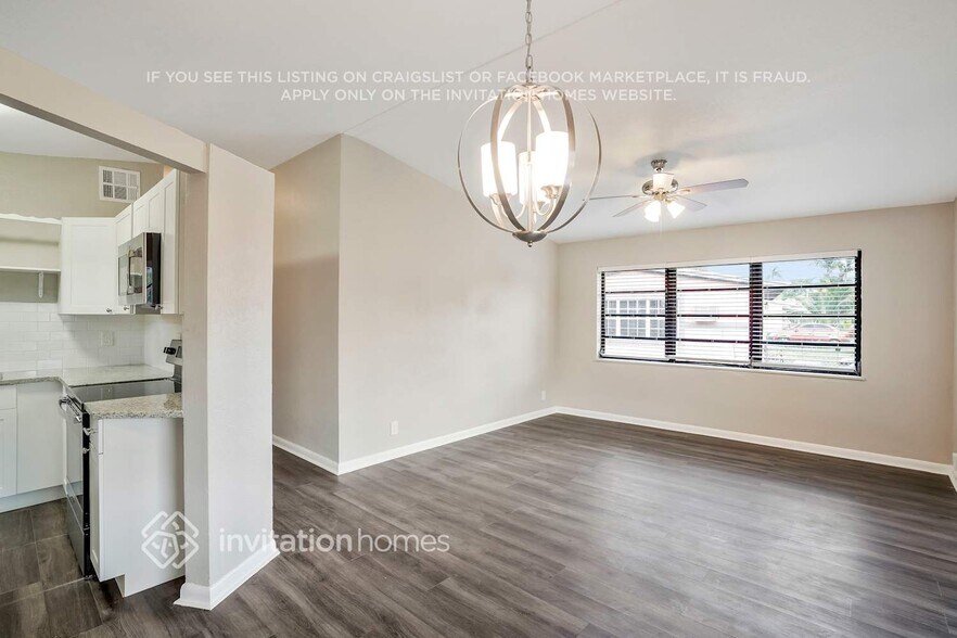 Building Photo - 1633 NW 15th Pl